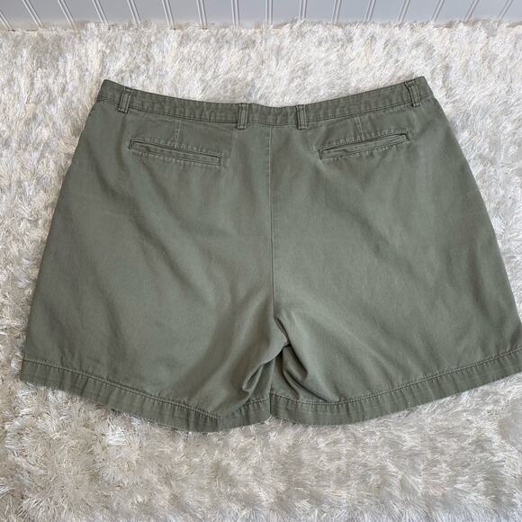 Eddie Bauer Green Flat Front Chino Shorts Sz 16 - Picture 2 of 5